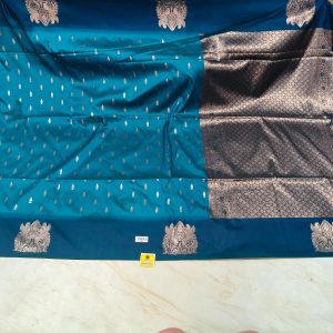 light blue and dark blue golden jerry